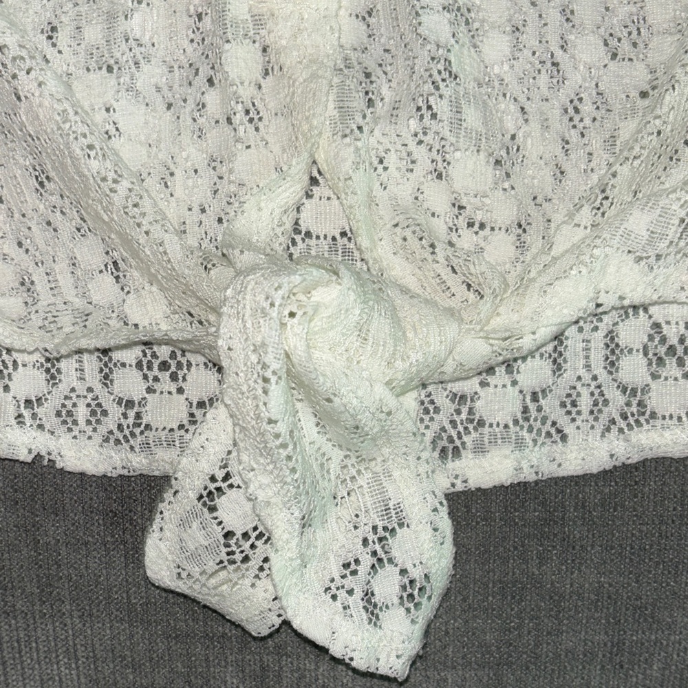 Iris Los Angeles White Lace Sleeveless Top - Picture 5 of 7